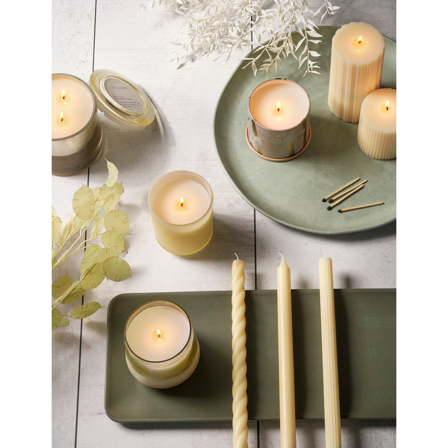 Isla Lily Fragranced Pillar Candle