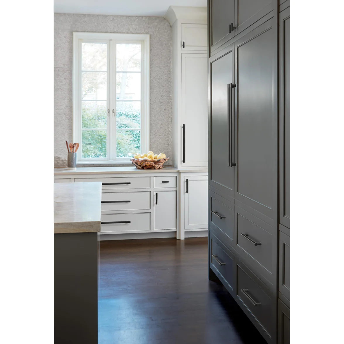 Bronx 2 5/8" Long Knob