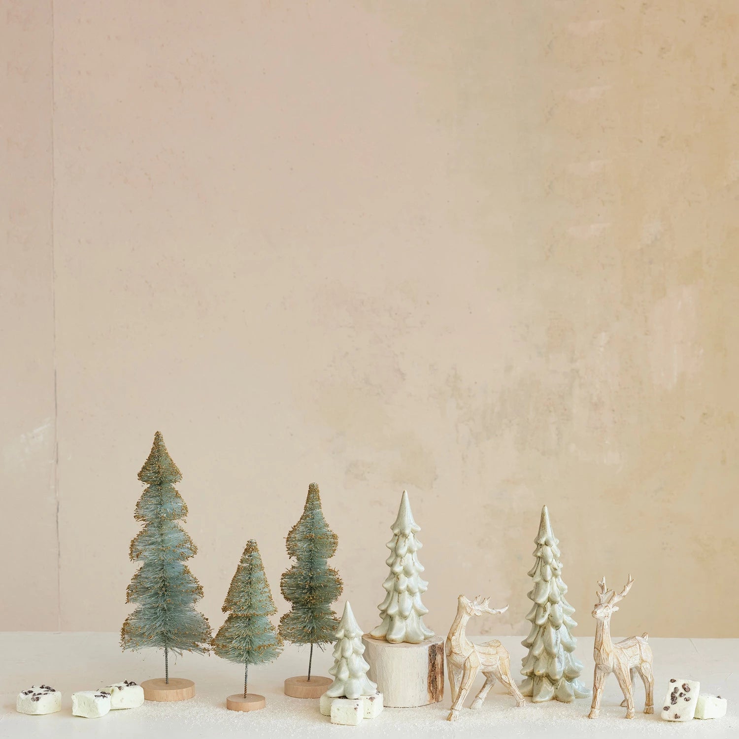 Medium Sisal Bottle Brush Tree with Gold Glitter & Wood Base